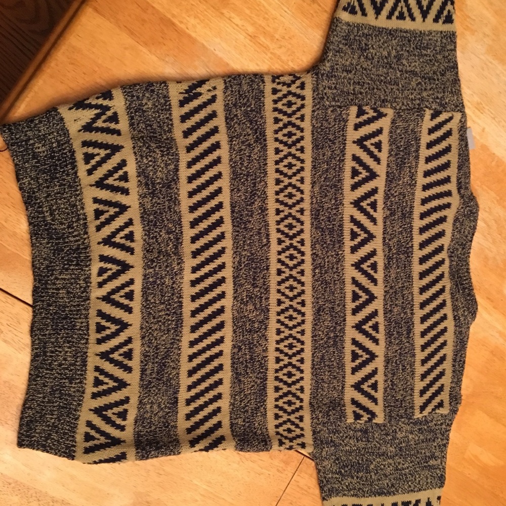 Patterned tan and black shirt